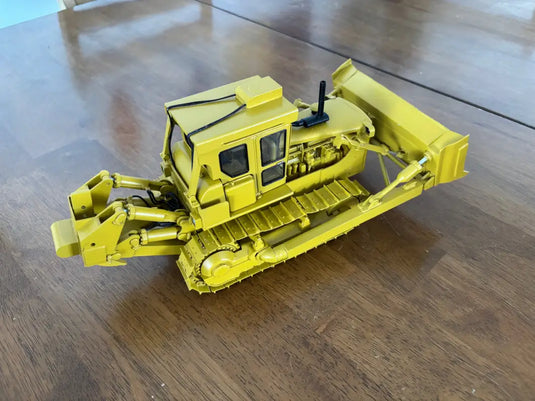 AMT - D8K W/ ENCLOSED CAB AC1 - CUSTOMER BUILD - SCALE