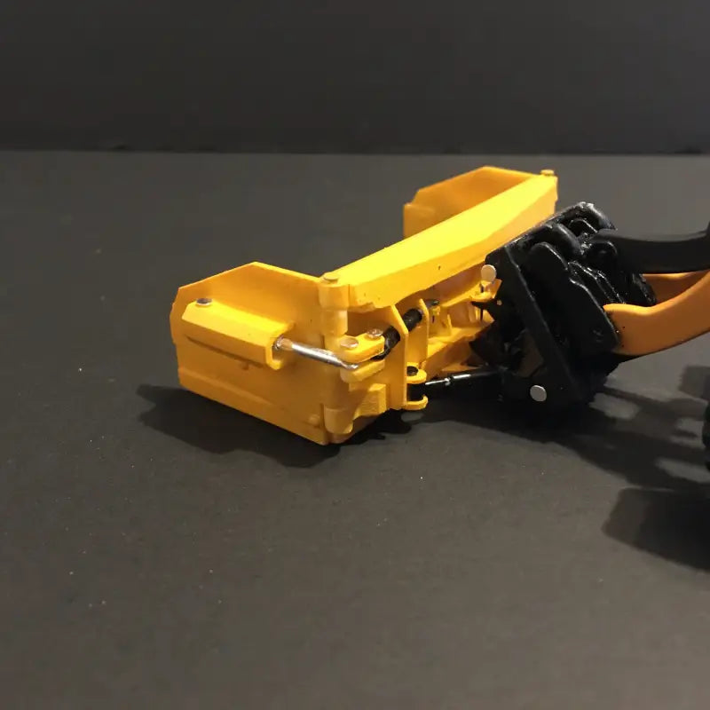 Chargez l'image dans la visionneuse de la galerie, CASE - 1/50 - 621G WHEEL LOADER W/ MP SNOW PLOW - DIECAST
