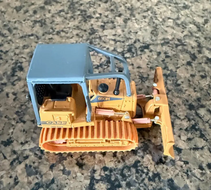 Chargez l'image dans la visionneuse de la galerie, CASE - 1/50 - 650H DOZER CRAWLER TRACTOR BULLDOZER