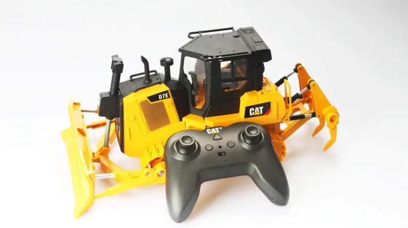 Chargez l'image dans la visionneuse de la galerie, CAT - 1/24 - D7E TRACK-TYPE TRACTOR - REMOTE CONTROL | SCALE