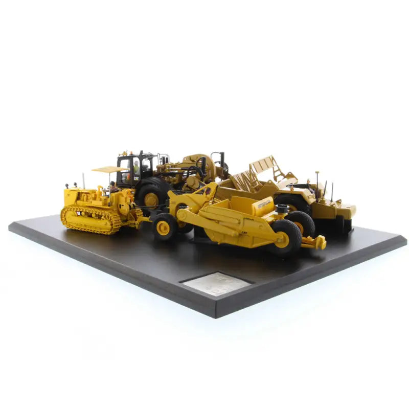 Load image into Gallery viewer, CAT - 1/50 - 621K & NO. 70 WITH D7 SCRAPERS TRACK TYPE
