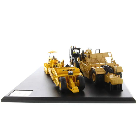 CAT - 1/50 - 621K & NO. 70 WITH D7 SCRAPERS TRACK TYPE