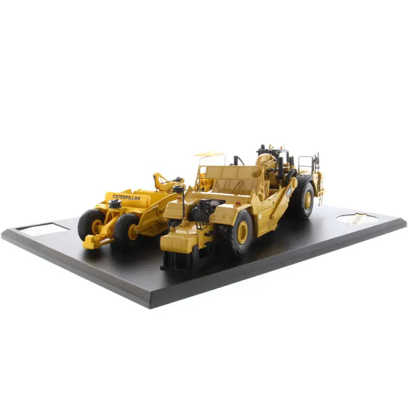 Load image into Gallery viewer, CAT - 1/50 - 621K & NO. 70 WITH D7 SCRAPERS TRACK TYPE