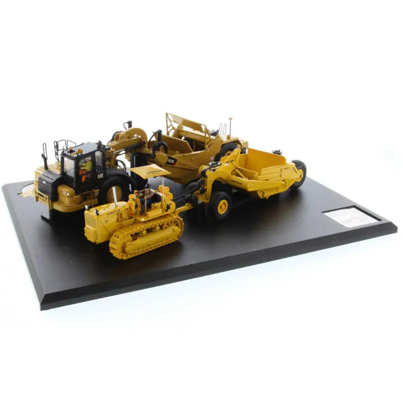 Load image into Gallery viewer, CAT - 1/50 - 621K & NO. 70 WITH D7 SCRAPERS TRACK TYPE