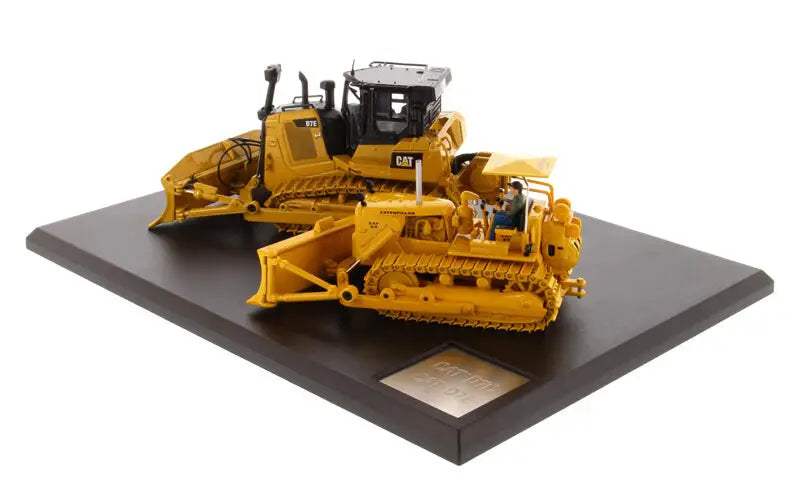 Load image into Gallery viewer, CAT - 1/50 - D7C & D7E TRACK-TYPE TRACTOR EVOLUTION SERIES