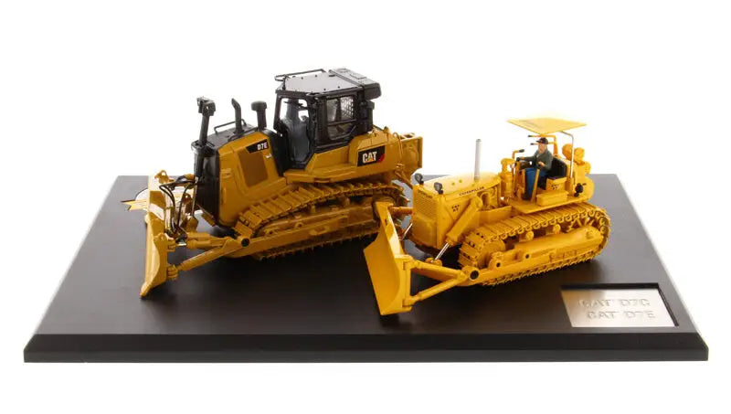 Load image into Gallery viewer, CAT - 1/50 - D7C & D7E TRACK-TYPE TRACTOR EVOLUTION SERIES