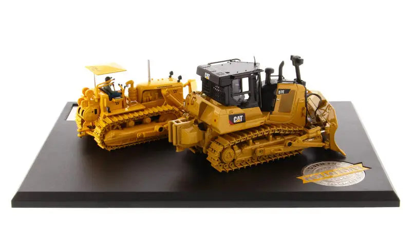 Load image into Gallery viewer, CAT - 1/50 - D7C & D7E TRACK-TYPE TRACTOR EVOLUTION SERIES