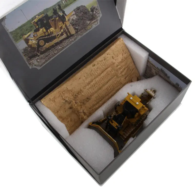 Load image into Gallery viewer, CAT - 1/50 - D9T WEATHERED TRACK-TYPE TRACTOR - DIECAST