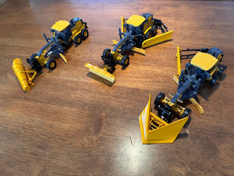 Chargez l'image dans la visionneuse de la galerie, DEERE JOHN - 1/50 - 872GP SNOW PLOW EQUIPPED - DIECAST