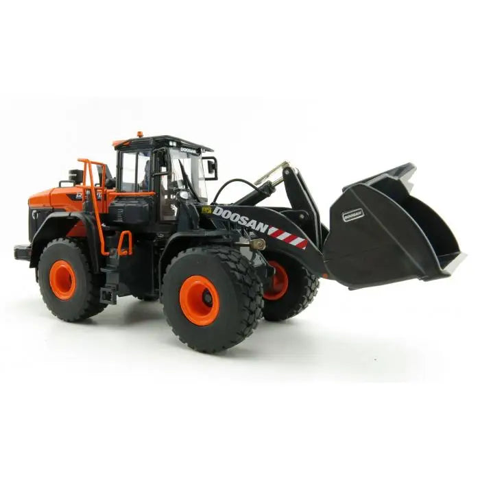 Chargez l'image dans la visionneuse de la galerie, DOOSAN - 1/50 - DL 420-7 LOADER ON TIRES - DIECAST | SCALE