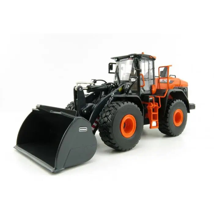 Chargez l'image dans la visionneuse de la galerie, DOOSAN - 1/50 - DL 420-7 LOADER ON TIRES - DIECAST | SCALE