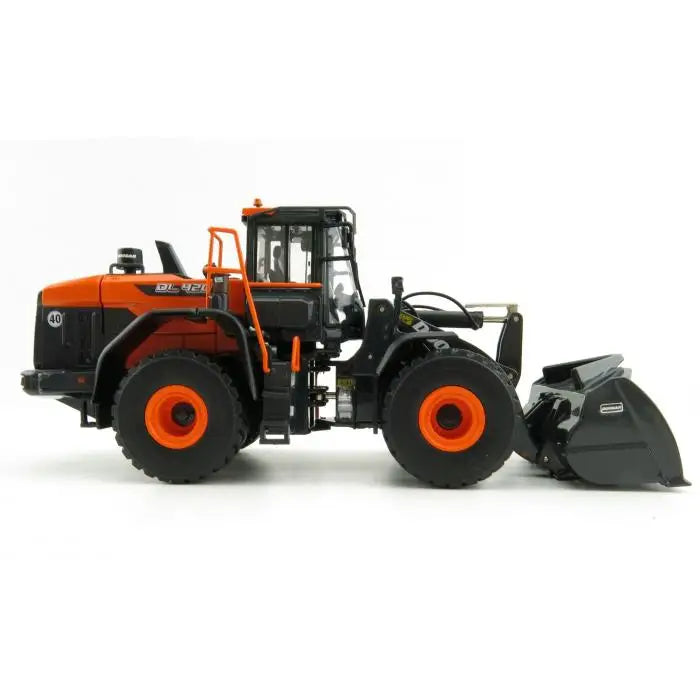 Chargez l'image dans la visionneuse de la galerie, DOOSAN - 1/50 - DL 420-7 LOADER ON TIRES - DIECAST | SCALE