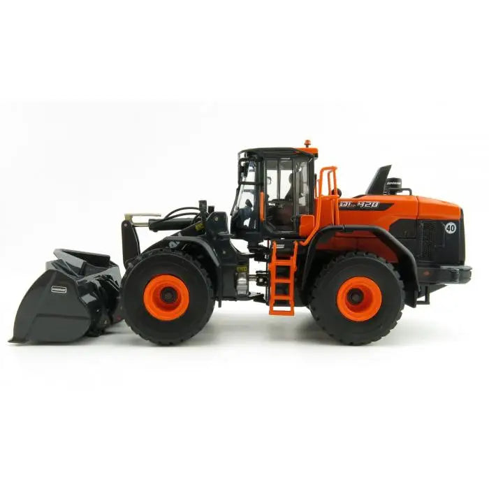 Chargez l'image dans la visionneuse de la galerie, DOOSAN - 1/50 - DL 420-7 LOADER ON TIRES - DIECAST | SCALE