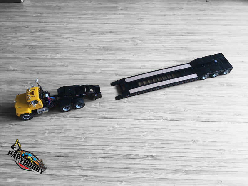 Load image into Gallery viewer, HDG - 1/50 - XL 120 LOW-PROFILE TRAILER AND JEEP WITH WHITE