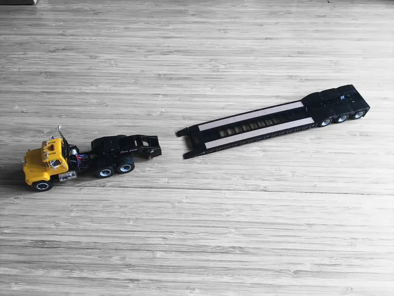 Load image into Gallery viewer, HDG - 1/50 - XL 120 LOW-PROFILE TRAILER - WHITE