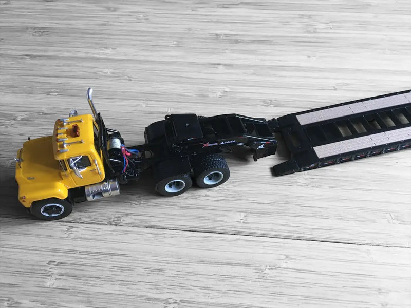 Load image into Gallery viewer, HDG - 1/50 - XL 120 LOW-PROFILE TRAILER WITH BOOSTER DUAL