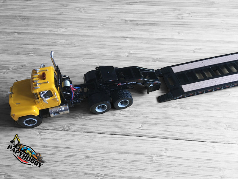 Load image into Gallery viewer, HDG - 1/50 - XL 120 LOW-PROFILE TRAILER WITH BOOSTER SINGLE