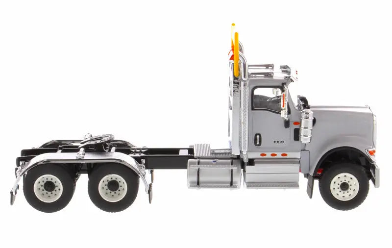 Chargez l'image dans la visionneuse de la galerie, INTERNATIONAL - 1/50 - HX 520 TANDEM TRACTOR - LIGHT GREY