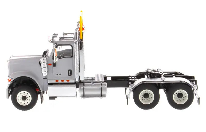 Chargez l'image dans la visionneuse de la galerie, INTERNATIONAL - 1/50 - HX 520 TANDEM TRACTOR - LIGHT GREY