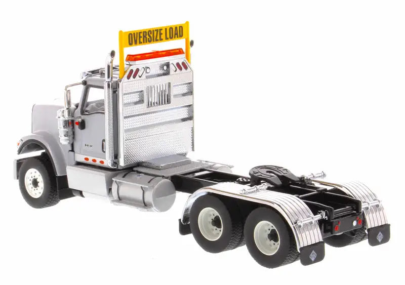 Chargez l'image dans la visionneuse de la galerie, INTERNATIONAL - 1/50 - HX 520 TANDEM TRACTOR - LIGHT GREY