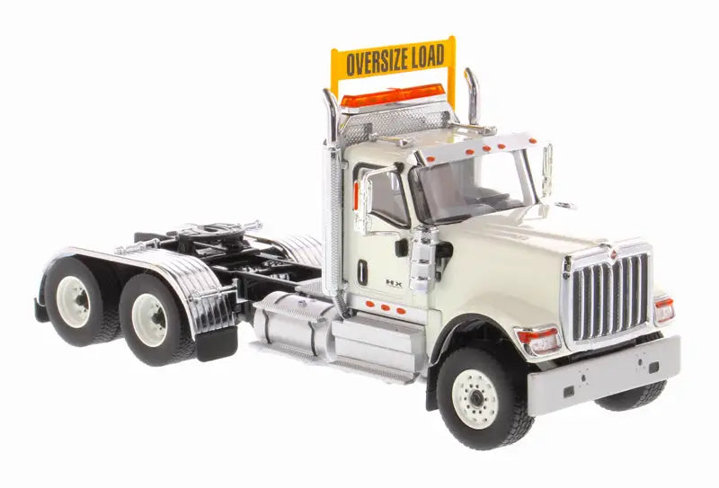 Chargez l'image dans la visionneuse de la galerie, INTERNATIONAL - 1/50 - HX 520 TANDEM TRACTOR - WHITE