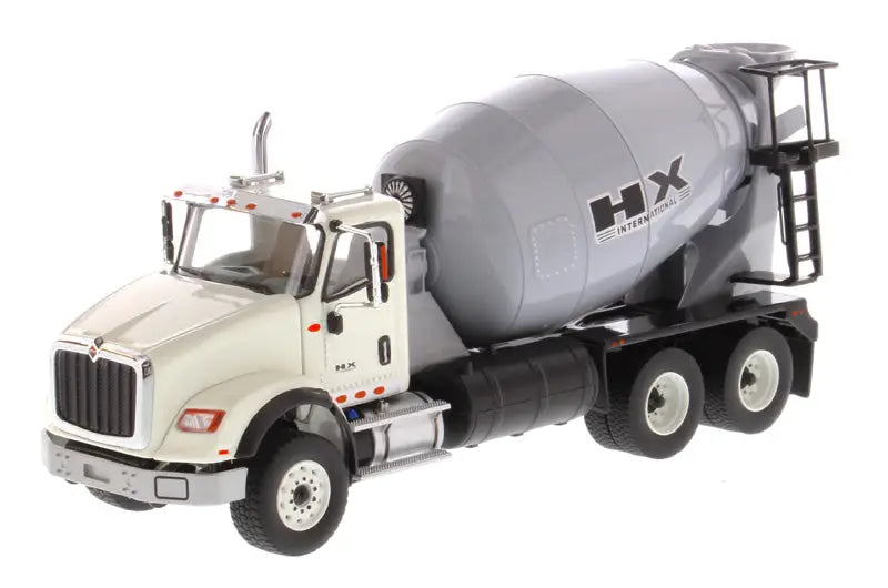 Chargez l'image dans la visionneuse de la galerie, INTERNATIONAL - 1/50 - HX 615 CONCRETE MIXER - WHITE