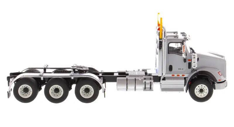 Load image into Gallery viewer, INTERNATIONAL - 1/50 - HX 620 TRIDEM TRACTOR -LIGHT GREY