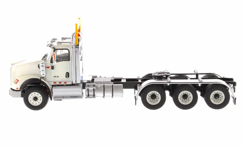 Load image into Gallery viewer, INTERNATIONAL - 1/50 - HX 620 TRIDEM TRACTOR -WHITE