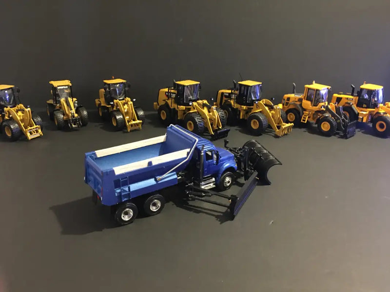 Chargez l'image dans la visionneuse de la galerie, INTERNATIONAL - 1/50 - DURASTAR (BLUE) 10 WHEELERS SNOW