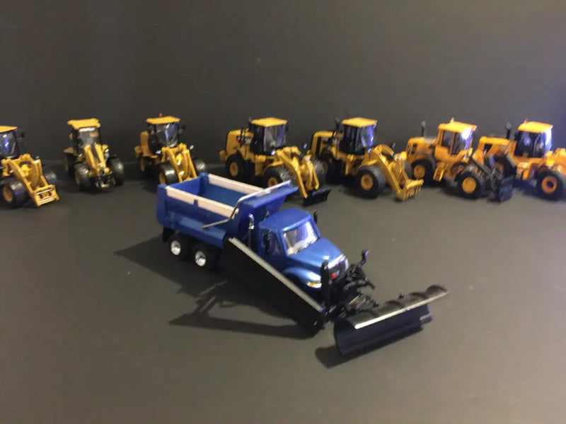 Chargez l'image dans la visionneuse de la galerie, INTERNATIONAL - 1/50 - DURASTAR (BLUE) 10 WHEELERS SNOW