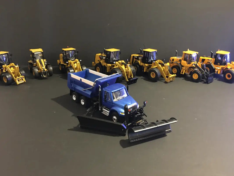 Chargez l'image dans la visionneuse de la galerie, INTERNATIONAL - 1/50 - DURASTAR (BLUE) 10 WHEELERS SNOW