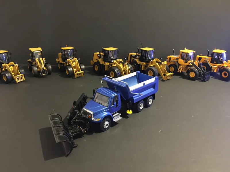Chargez l'image dans la visionneuse de la galerie, INTERNATIONAL - 1/50 - DURASTAR (BLUE) 10 WHEELERS SNOW