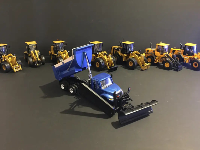 Chargez l'image dans la visionneuse de la galerie, INTERNATIONAL - 1/50 - DURASTAR (BLUE) 10 WHEELERS SNOW