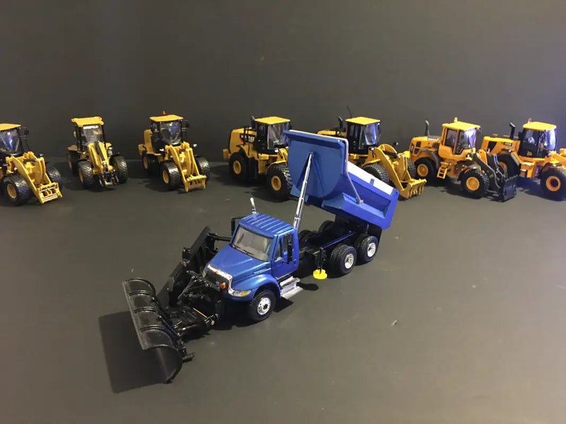 Chargez l'image dans la visionneuse de la galerie, INTERNATIONAL - 1/50 - DURASTAR (BLUE) 10 WHEELERS SNOW