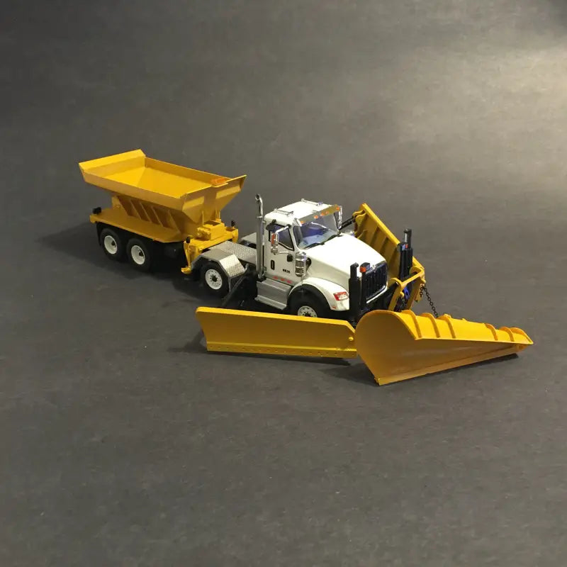 Chargez l'image dans la visionneuse de la galerie, INTERNATIONAL - 1/50 - HX 620 (WHITE) - 12 WHEELS - TWIN