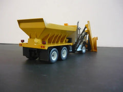 1/50 - International Hx 620 (white) Full Snow Equipped