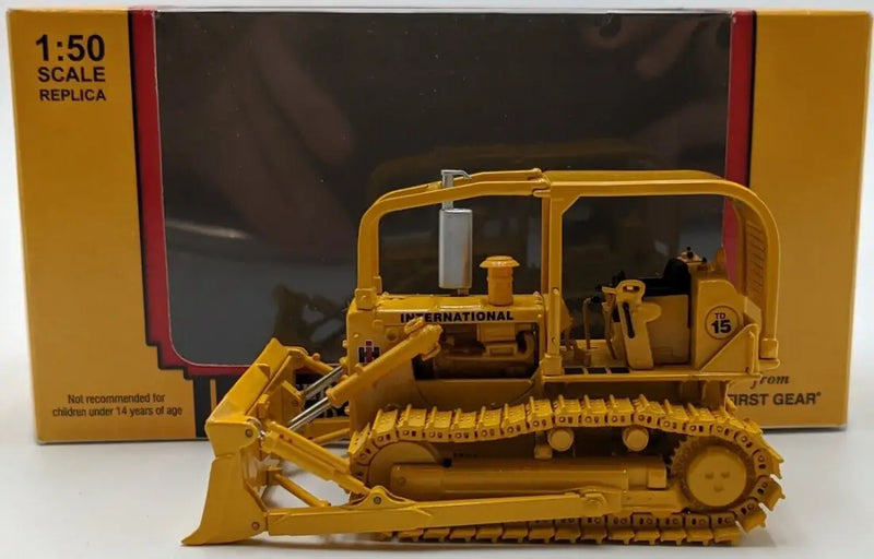 Chargez l'image dans la visionneuse de la galerie, INTERNATIONAL - 1/50 - TD-15 CRAWLER DOZER - DIECAST