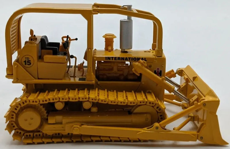 Chargez l'image dans la visionneuse de la galerie, INTERNATIONAL - 1/50 - TD-15 CRAWLER DOZER - DIECAST