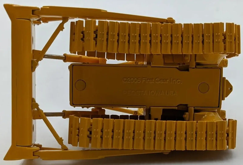 Chargez l'image dans la visionneuse de la galerie, INTERNATIONAL - 1/50 - TD-15 CRAWLER DOZER - DIECAST