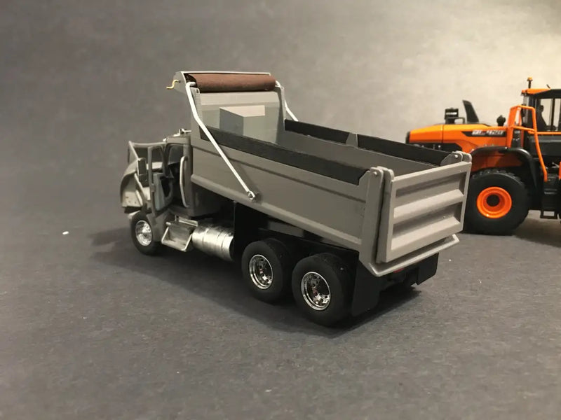 Load image into Gallery viewer, KENWORTH - 1/50 - KENWORTH T880 (GRAY) 10 WHEELS DUMP TRUCK
