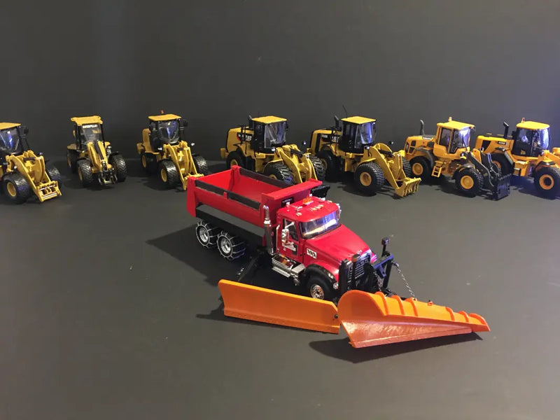 Chargez l'image dans la visionneuse de la galerie, MACK - 1/50 - GRANITE (RED) 10 WHEELERS SNOW & REAR CHAINS