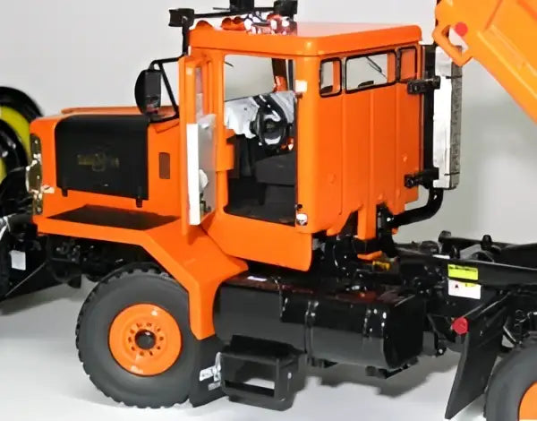 Chargez l'image dans la visionneuse de la galerie, OSHKOSH - 1/50 - P-SERIES SNOW PLOW TRUCK 4X4 - ORANGE