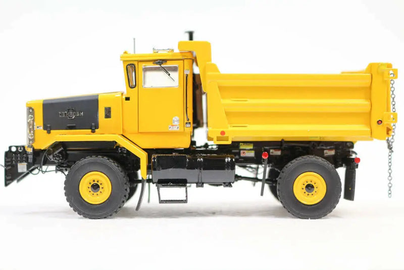 Chargez l'image dans la visionneuse de la galerie, OSHKOSH - 1/50 - P-SERIES SNOW PLOW TRUCK 4X4 - YELLOW