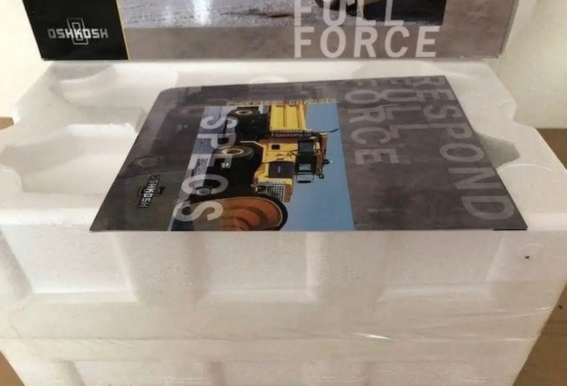 Load image into Gallery viewer, OSHKOSH - 1/50 - P-SERIES SNOW PLOW TRUCK 6X4 - YELLOW