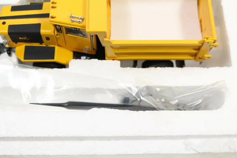 Load image into Gallery viewer, OSHKOSH - 1/50 - P-SERIES SNOW PLOW TRUCK 6X4 - YELLOW