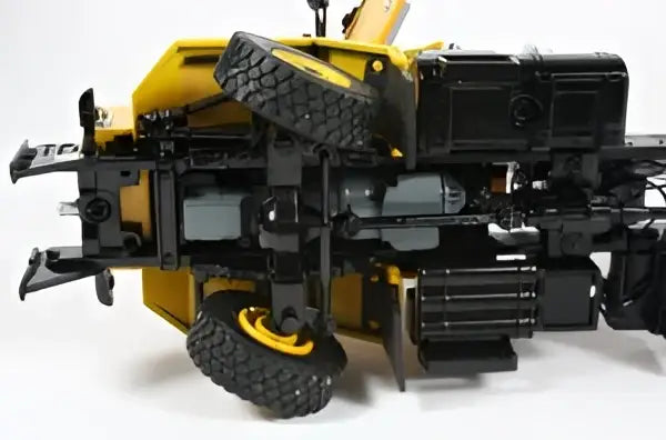 Chargez l'image dans la visionneuse de la galerie, OSHKOSH - 1/50 - P-SERIES SNOW PLOW TRUCK 6X4 - YELLOW