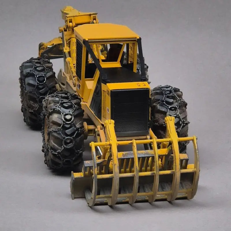 Chargez l'image dans la visionneuse de la galerie, PAPYHOBBY - 1/24 - 630H GRAPPLE SKIDDER - SCALE MODEL