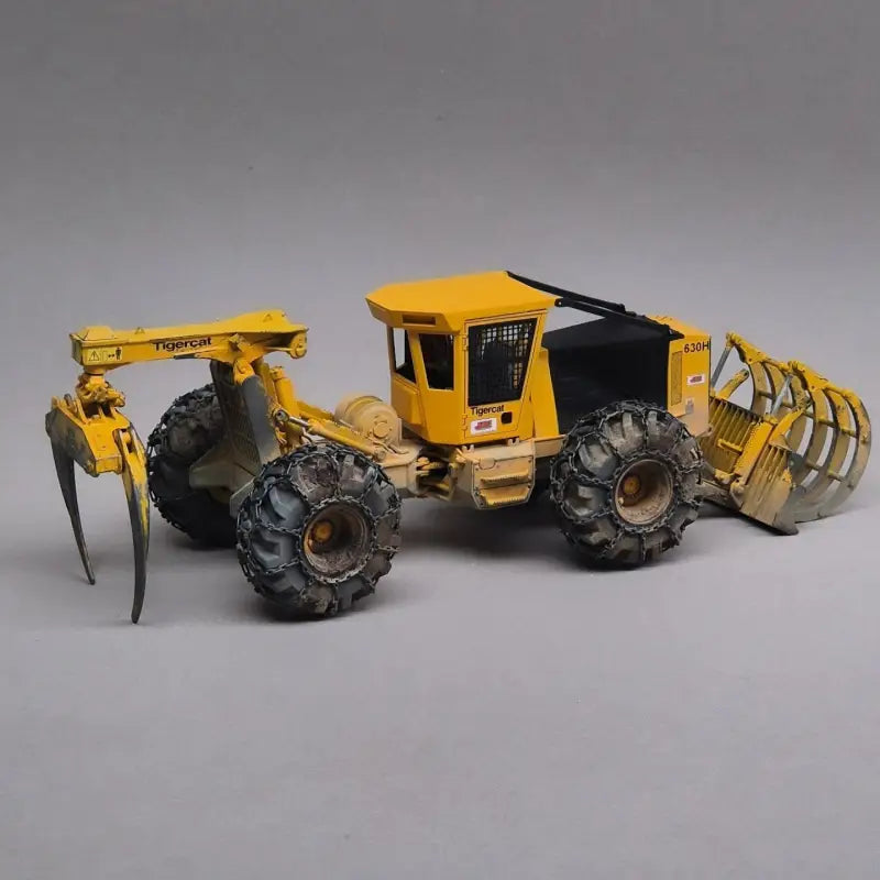 Chargez l'image dans la visionneuse de la galerie, PAPYHOBBY - 1/24 - 630H GRAPPLE SKIDDER - SCALE MODEL