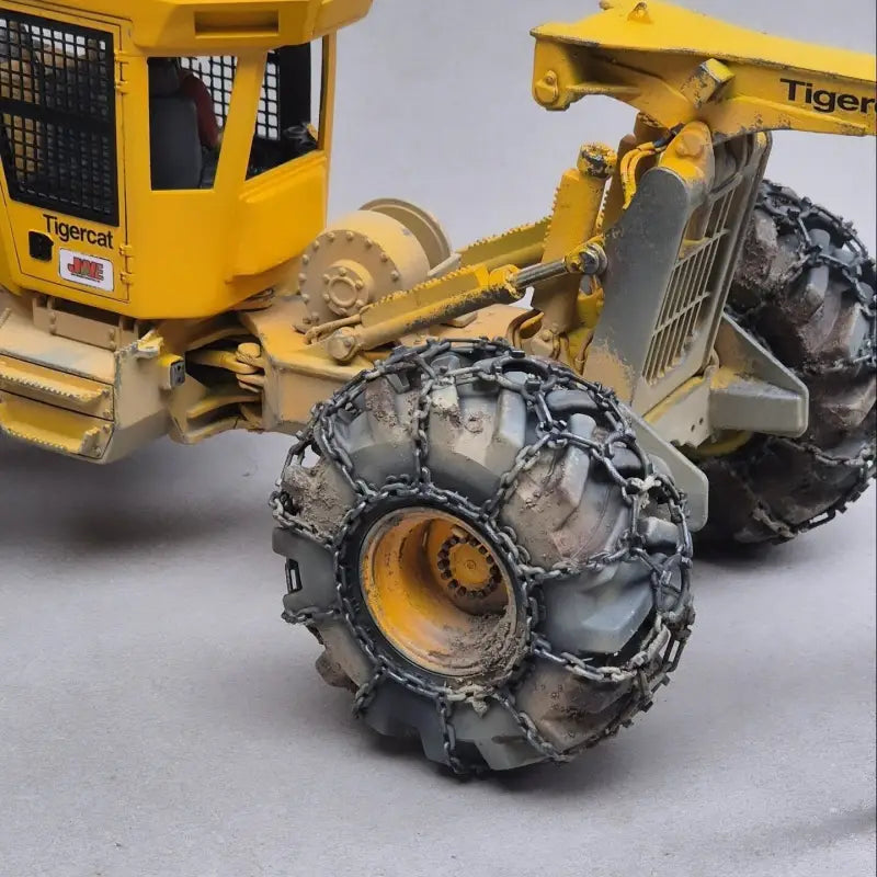 Chargez l'image dans la visionneuse de la galerie, PAPYHOBBY - 1/24 - 630H GRAPPLE SKIDDER - SCALE MODEL