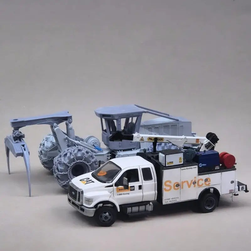 Load image into Gallery viewer, PAPYHOBBY - 1/24 - 635E GRAPPLE SKIDDER - SCALE MODEL